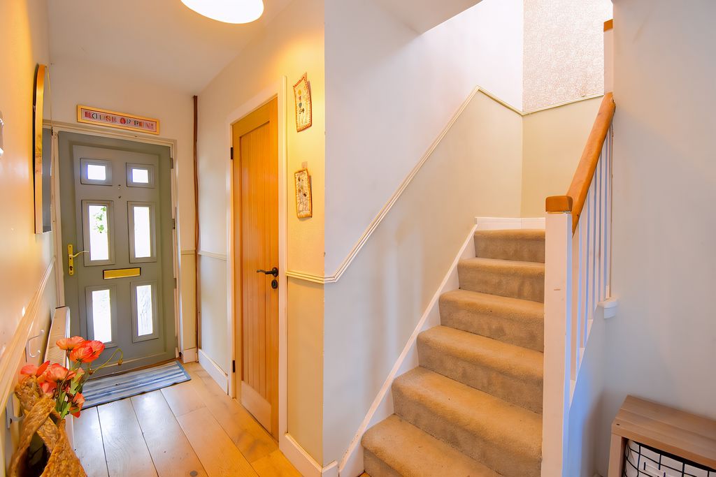 Entrance Hallway- click for photo gallery